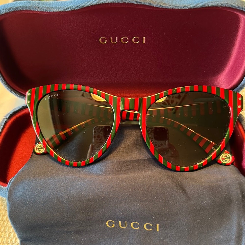 NWOT Authentic Gucci sunglasses!